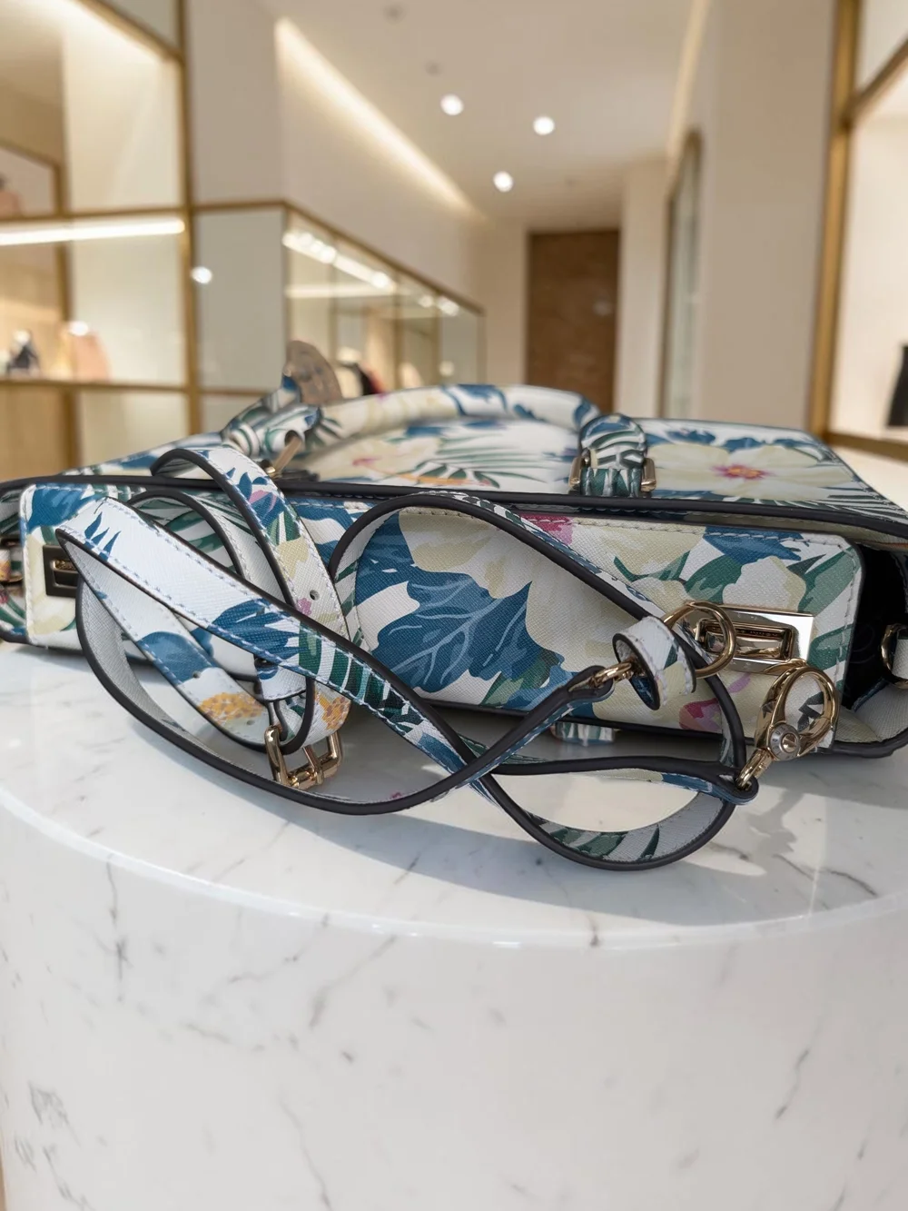Henri Bendel West 57th Tropical Floral Turnlock Satchel (EUC)